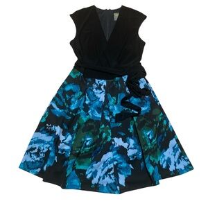 Taylor Sleeveless Dress Women’s 8 Ruched Chest V Neck Business Casual A Line